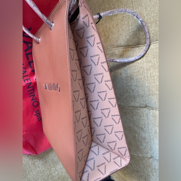 VALENTINO
Girls Jelly Tote Bag in Brown brand new with dust bag - Picture 5 of 10